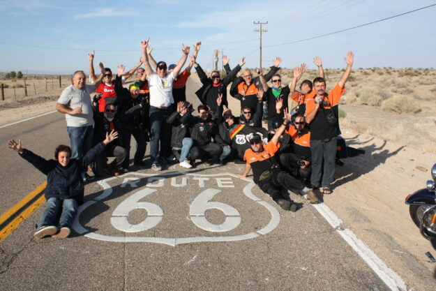 Grupo da Friends Adventure durante viagem de moto pela Route 66